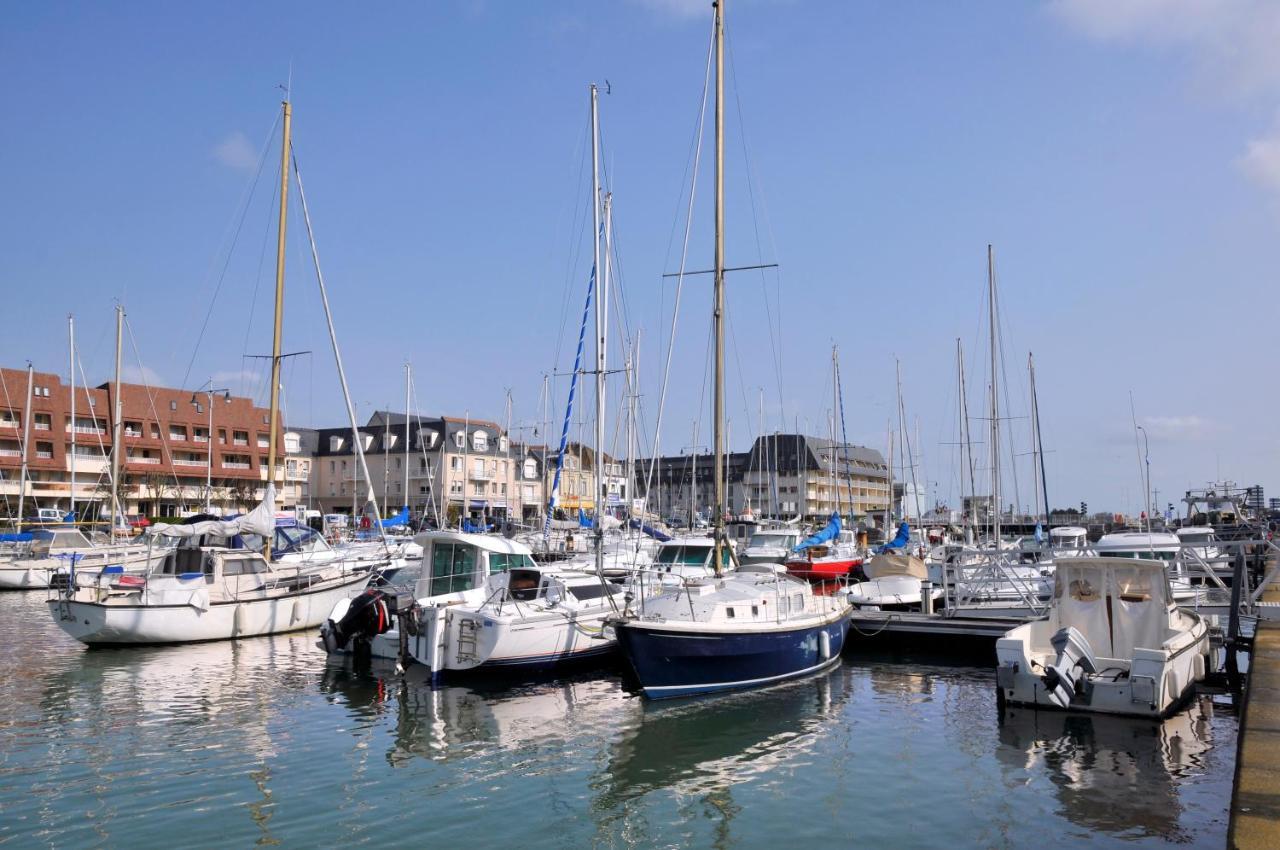 Appartement Au Pied De La Plage - Balcon - Parking Courseulles-sur-Mer Luaran gambar