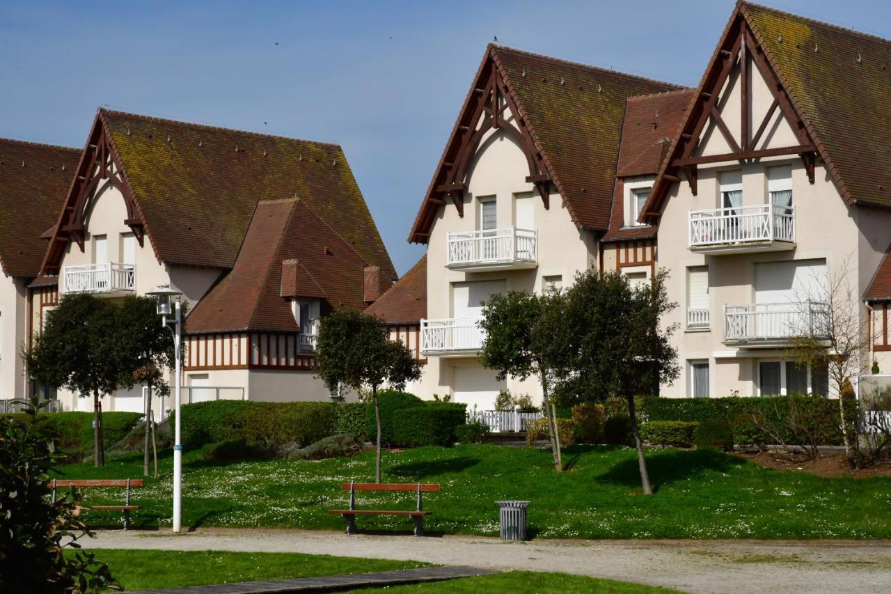 Appartement Au Pied De La Plage - Balcon - Parking Courseulles-sur-Mer Luaran gambar